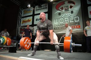 Tony Cardella deadlifting 367.5 kgs